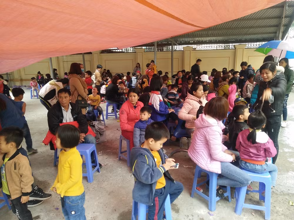 Được biết, số các bệnh nhi được đưa đến Bệnh viện Bệnh Nhiệt đới Trung ương và Viện Sốt rét - Ký sinh trùng - Côn trùng Trung ương đã lên khoảng 2.000 trẻ được xét nghiệm sán và một số ký sinh trùng khác trong những ngày qua. Tính đến 21h tối 17/3 đã có 209 trẻ ở Thuận Thành (Bắc Ninh) dương tính với sán lợn. Tuy nhiên con số học sinh mắc sán lợn gạo ở Bắc Ninh vẫn chưa dừng lại.