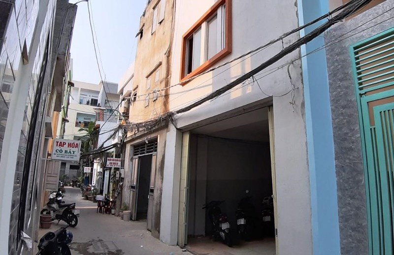 Phat hien thi the nam sinh moi tot nghiep trong tu the treo co