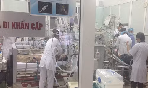 Ha Noi: 6 tre nho uong thuoc diet chuot nhap vien cap cuu