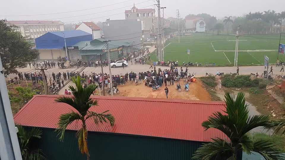 Hiện nguyên nhân vụ tai nạn xe ô tô đâm đoàn người đưa tang đang được cơ quan chức năng làm rõ.