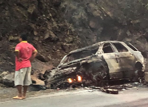 O to hon 2 ty chay tro khung sau va cham tren quoc lo 6-Hinh-2