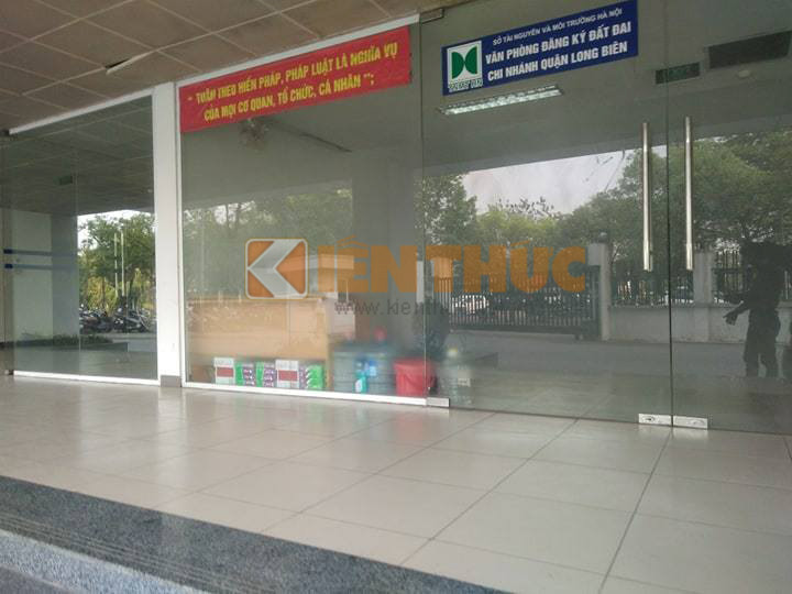 Bi thu quan chi dao giai quyet don to cao Giam doc VP Dang ky Dat dai Long Bien-Hinh-2