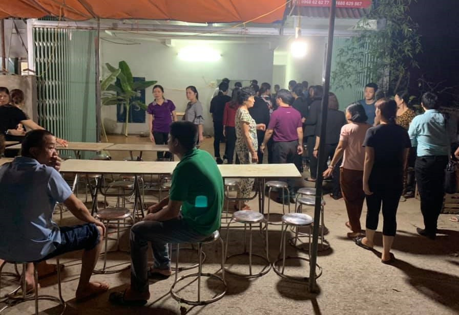 Vu duoi nuoc tren song Da: Hoc sinh thoat chet ke lai phut kinh hoang