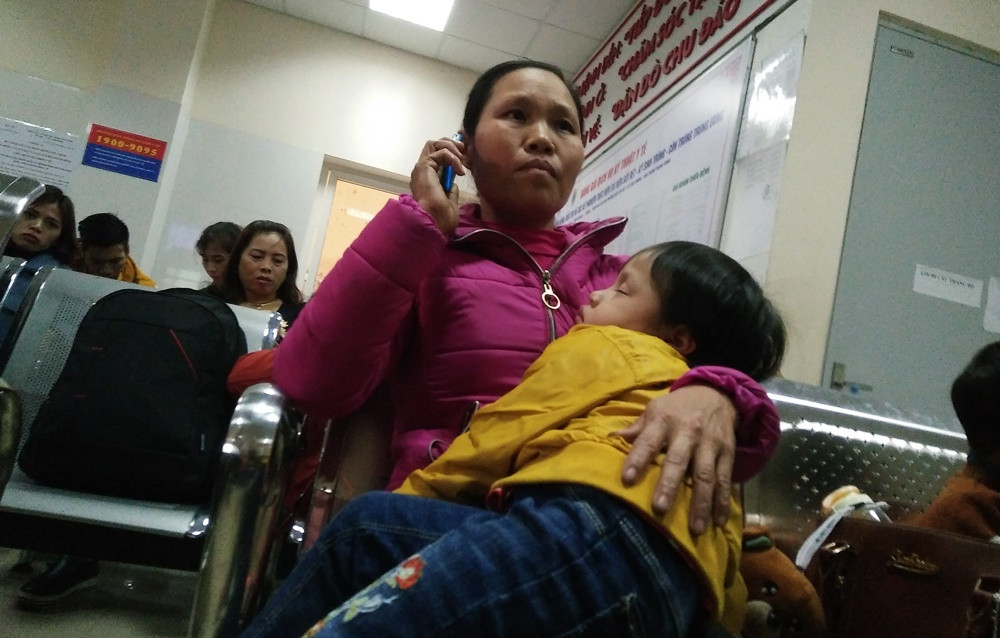 Một số phụ huynh có con chưa được vào khám, xét nghiệm vẫn luôn trong trạng thái hoang mang, lo lắng.