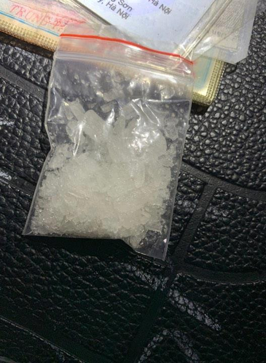 Di xe gian mua ma tuy, bo chay “bat mang” khi gap canh sat 141-Hinh-2