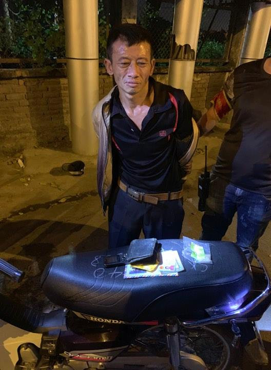 Di xe gian mua ma tuy, bo chay “bat mang” khi gap canh sat 141