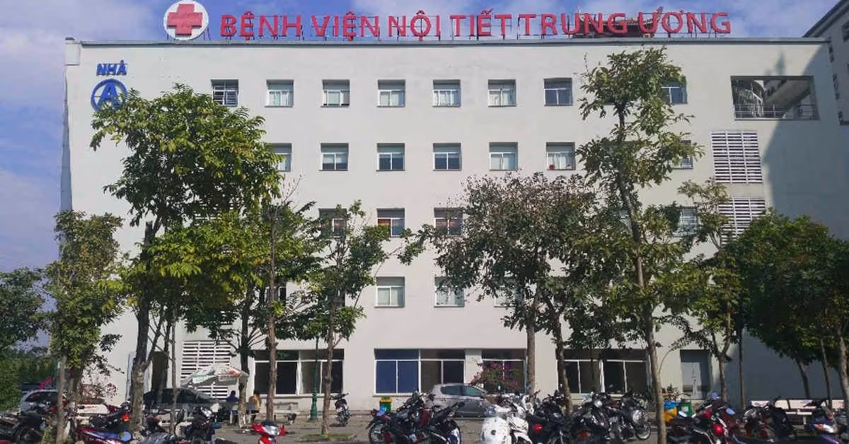 4 doi tuong rinh danh Giam doc Benh vien Noi tiet TW nut so