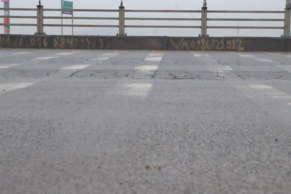 Theo ghi nhận của PV Kiến Thức vào sáng ngày 19/3, nhiều đoạn trên tuyến đường tránh TP Vĩnh Yên (Vĩnh Phúc) đang rạn nứt và không có dấu hiệu được sửa chữa.