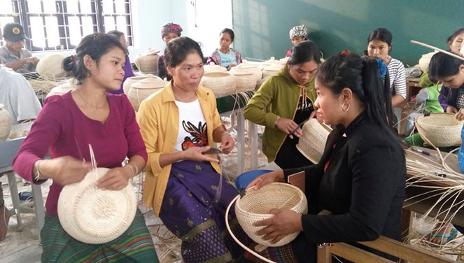 Nghi luc thoat ngheo cua phu nu vung dan toc thieu so-Hinh-2