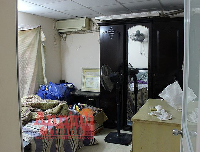 Phạm Đức Thế liền mang một gói ma túy Ketamin, sau đó đợi Cường đến cùng sử dụng. Tại nhà của Thế, nam ca sĩ Đ.Q.N gọi điện thoại rủ thêm hai cô gái là Đ.P.A (23 tuổi, trú tại Mộc Châu, Sơn La) và T.M.H (20 tuổi, trú tại Chương Mỹ, Hà Nội) đến. Ảnh ANTĐ.