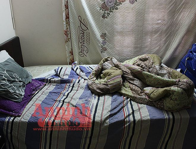 Cả nhóm sau đó sử dụng chung ma túy. Dùng hết, Cường tiếp tục đưa cho Thế một gói khác. Trong lúc Thế và P.A đi chuẩn bị đồ để “đập đá” thì Cường và M.H sang phòng bên để quan hệ tình dục. Ảnh ANTĐ.