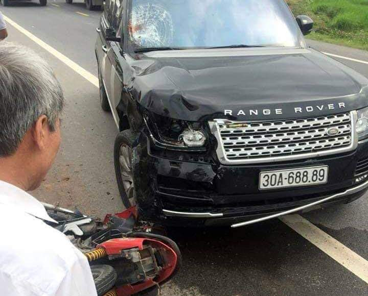 Hung Yen: O to Range Rover va cham xe may, hai nguoi thuong vong