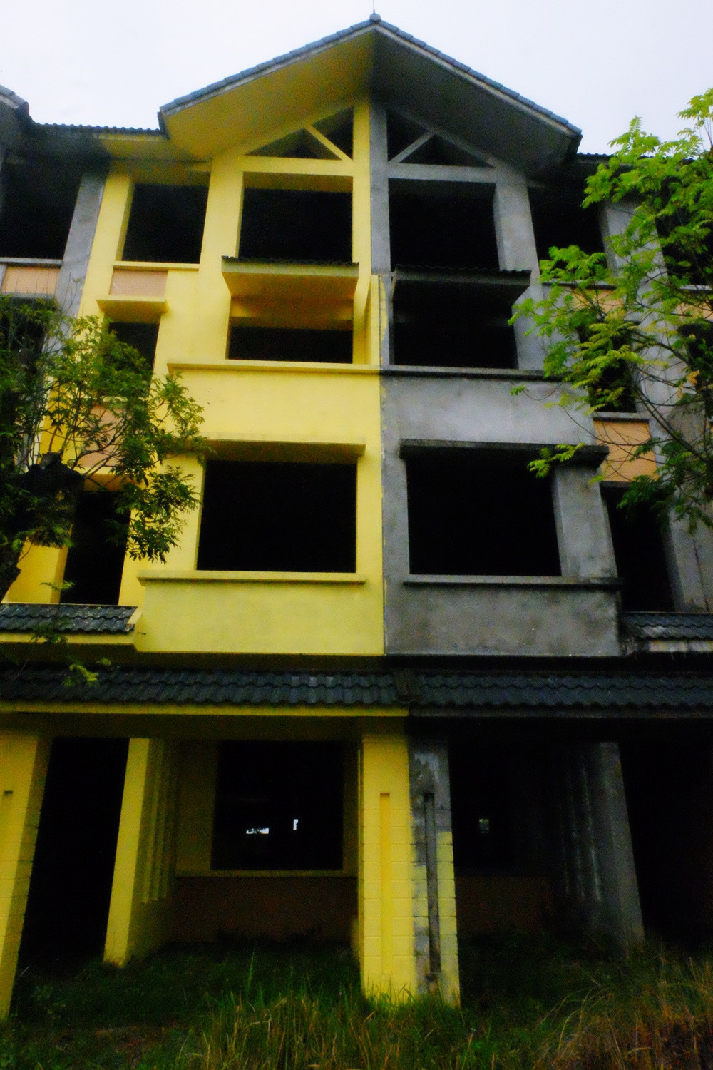 Người dân chủ động hoàn thiện ngôi nhà đã mua.