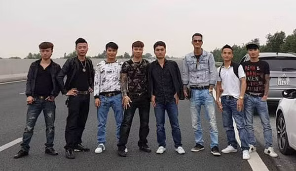 Kha “Banh” nhan ket dang khi dung o to tren cao toc Ha Noi - Hai Phong-Hinh-2