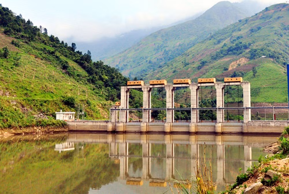 Lao Cai: Cuong che thi cong tren mat dap thuy dien Ta Thang trai quy dinh