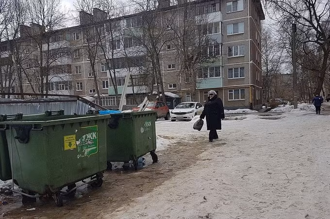 Nhan tam vut bo con nho moi sinh, ba me than nhien an nhau