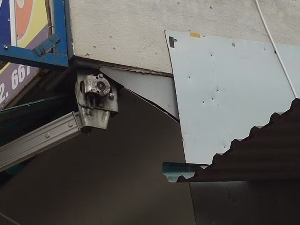 Cong an truy bat doi tuong no sung “thi uy” o Ha Noi-Hinh-2