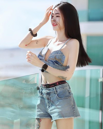 Spy - một trong những hot girl thế hệ mới ở Thái Lan, nổi lên nhờ sự táo bạo trong phong cách thời trang cũng như lối sống của cô nàng. (Nguồn ảnh: IG)