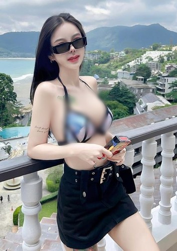 Tỷ lệ cơ thể của Spy có thể nói là gần như hoàn mỹ, vì vậy, dù cô nàng có chiều cao khiêm tốn thì diện đồ vẫn hút mắt.