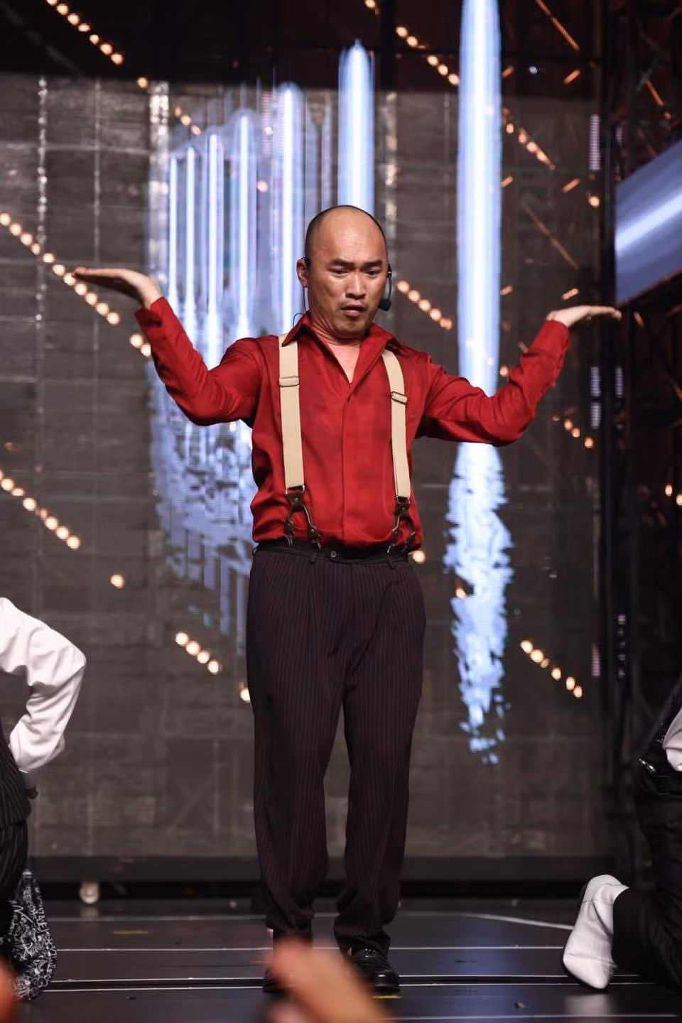 Diễn viên Thu Trang nhiệt tình kêu gọi bạn bè, đồng nghiệp góp vốn cho chồng quay MV, còn mình thì... không chịu đầu tư.