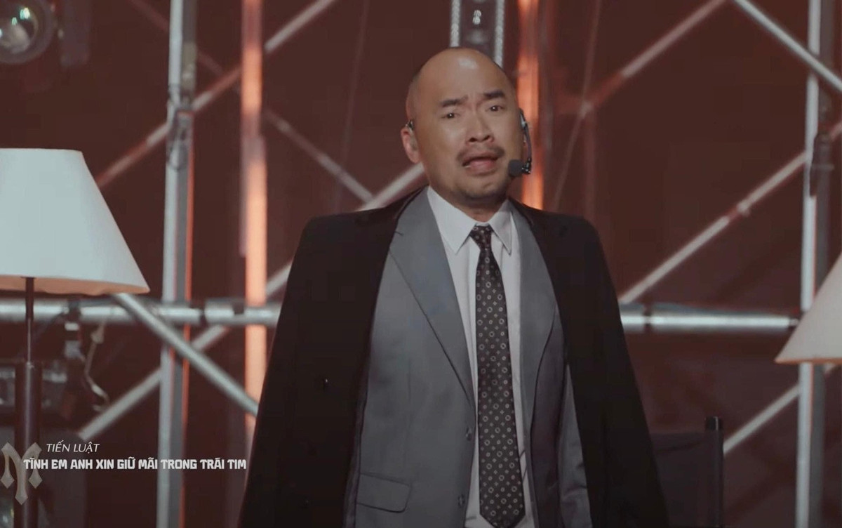 Tiến Luật bất ngờ khoe giọng hát trong chương trình "Anh trai vượt ngàn chông gai" khiến nhiều khán giả bất ngờ.