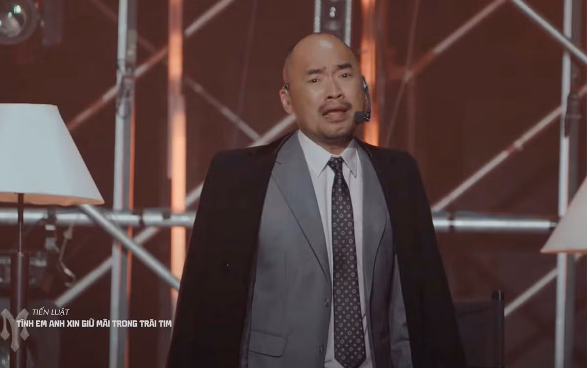 Tiến Luật bất ngờ khoe giọng hát trong chương trình "Anh trai vượt ngàn chông gai" khiến nhiều khán giả bất ngờ.