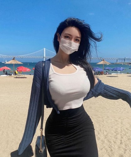 Điều này cho thấy sức hút của hot girl người Hàn luôn được duy trì. Mọi người ngưỡng mộ và ca ngợi nhan sắc cùng thân hình của cô.