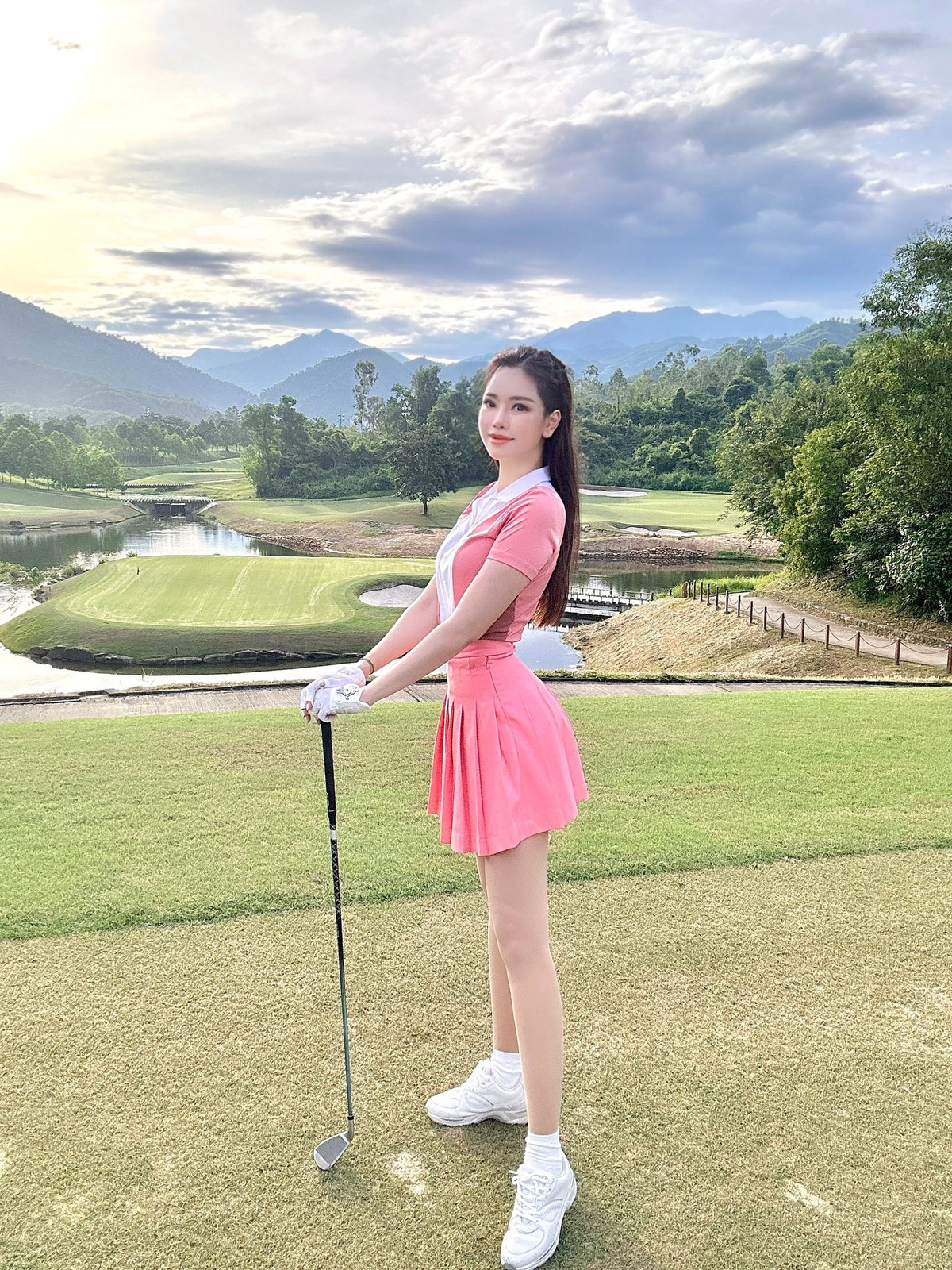 Bật mí về trang phục chơi golf, Đào Lan Phương cho biết, cô không quan trọng là thương hiệu của bất kỳ hãng nào. “Với Phương, trang phục cần thoải mái và phù hợp với bản thân là được. Tôi đến với bộ môn này để giải trí nên ưu tiên sự thoải mái và nhẹ nhàng”.