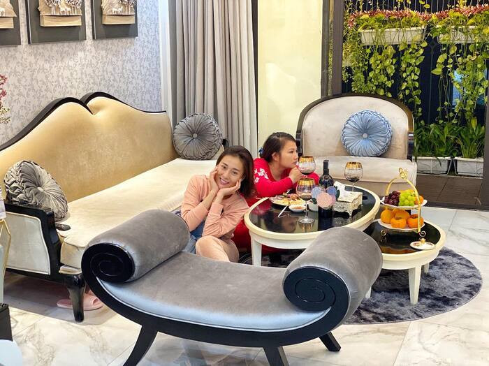 Diễn viên Phương Oanh đăng ảnh cũ, nhớ thời còn son rỗi.