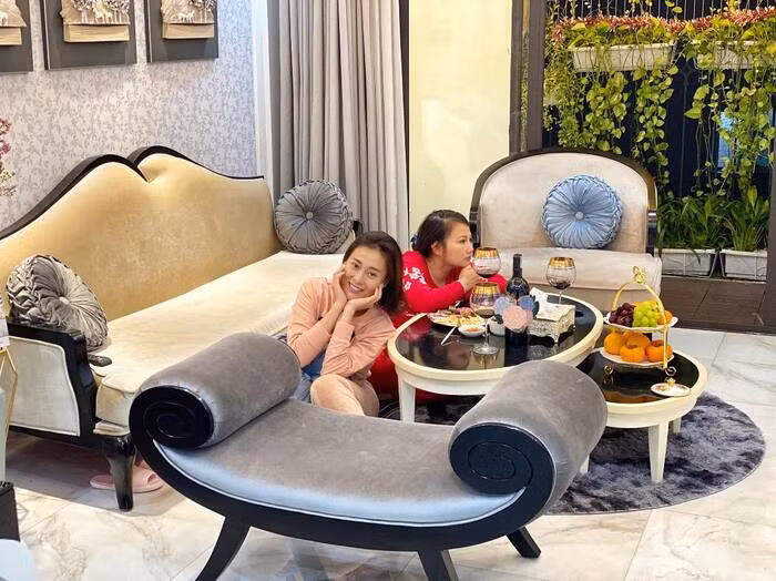 Diễn viên Phương Oanh đăng ảnh cũ, nhớ thời còn son rỗi.