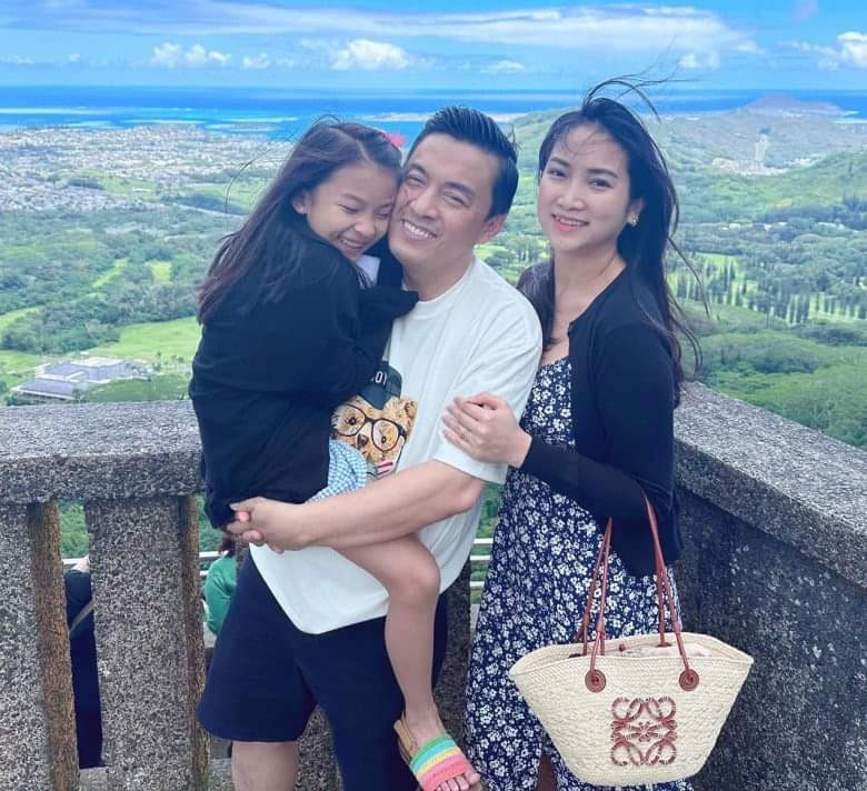 Lần hiếm hoi Lam Trường đăng ảnh vợ và con gái.