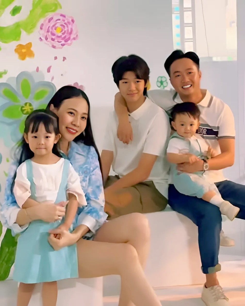 Đàm Thu Trang và chồng thường xuyên chụp ảnh gia đình để lưu giữ kỷ niệm.