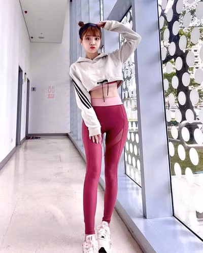 Để có được thân hình vạn người mê này, Lâm Ngải Dung đã tập luyện rất chăm chỉ và thực hiện chế độ ăn uống nghiêm ngặt.