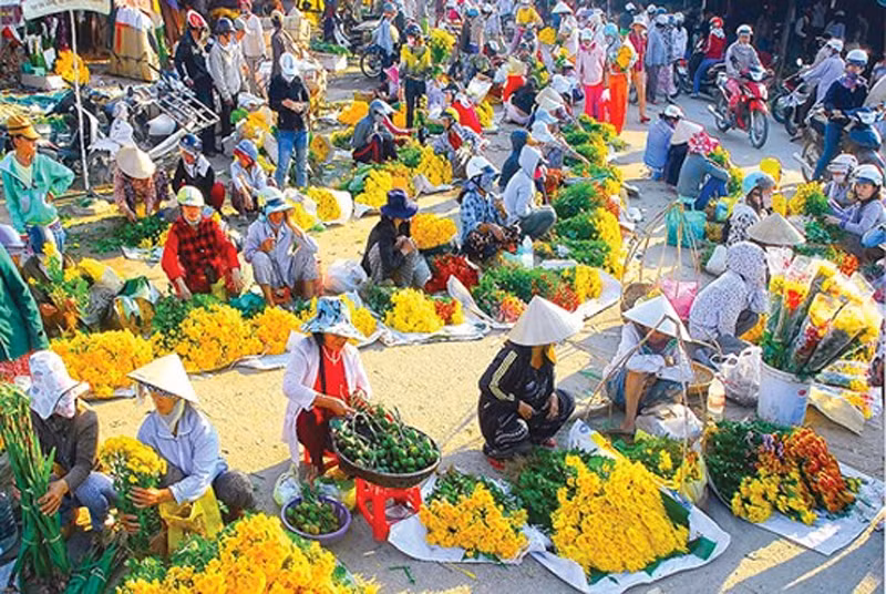 Di cho Tet cung me chong, toi tu ghet chuyen sang kinh phuc ba