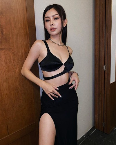 Theo tìm hiểu, Kyona Teo là một trong những hot girl có đam mê với môn thể hình. Cô nàng rèn luyện rất chăm chỉ.