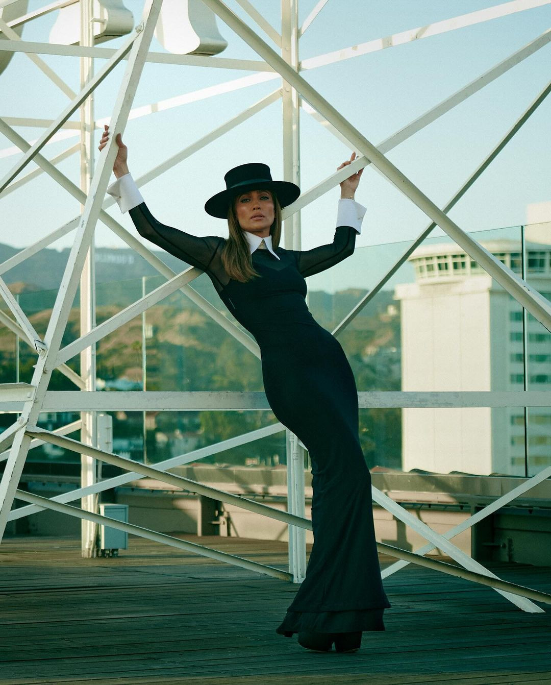 Tuy đường tình trắc trở nhưng đổi lại Jennifer Lopez có sự nghiệp vô cùng thành công ở cả lĩnh vực âm nhạc và điện ảnh.