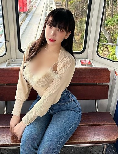 Chỉ tính riêng trên trang Instagram cá nhân, Dami có tới hơn 704.000 người hâm mộ, theo dõi.