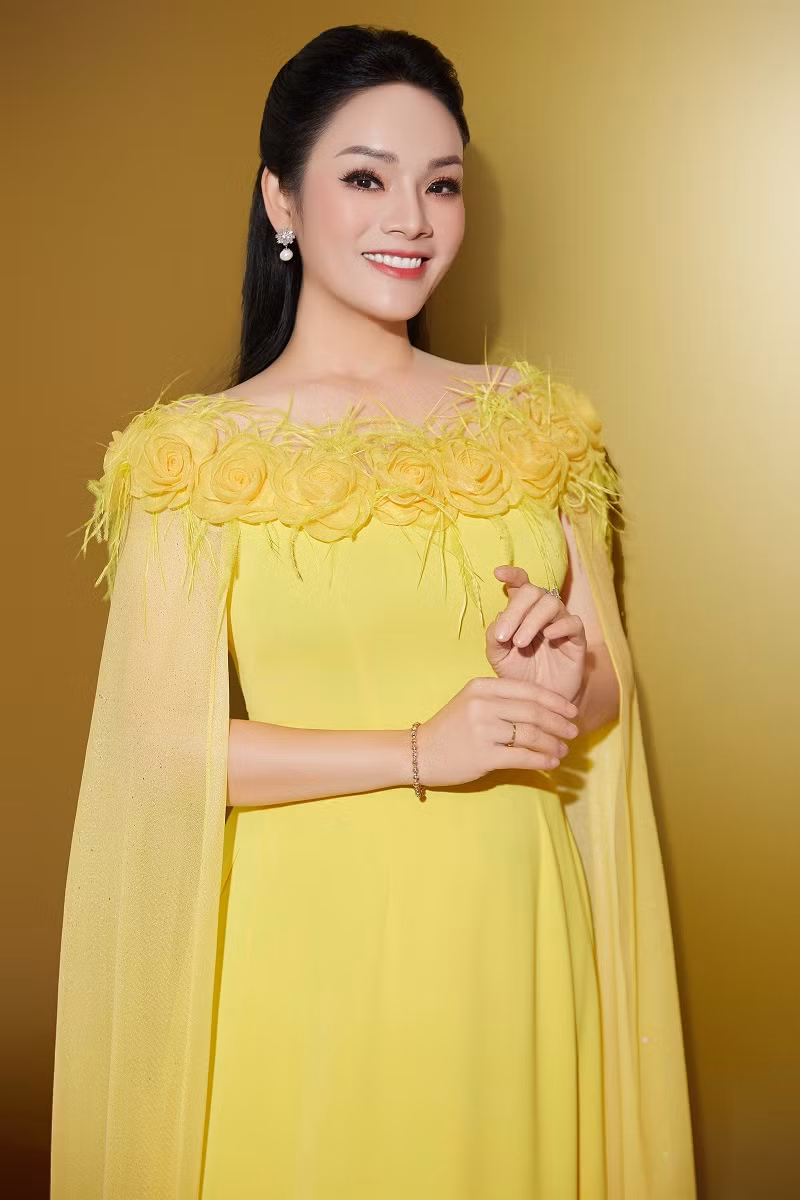 Tan Nhan tung album moi sau 2 nam tuyet vong vi mat giong hat-Hinh-2