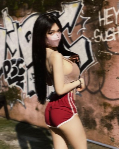 Trước đó, Diorwynn cũng từng gây chú ý khi diện đồ hở hang, thiếu vải đi chợ đêm.