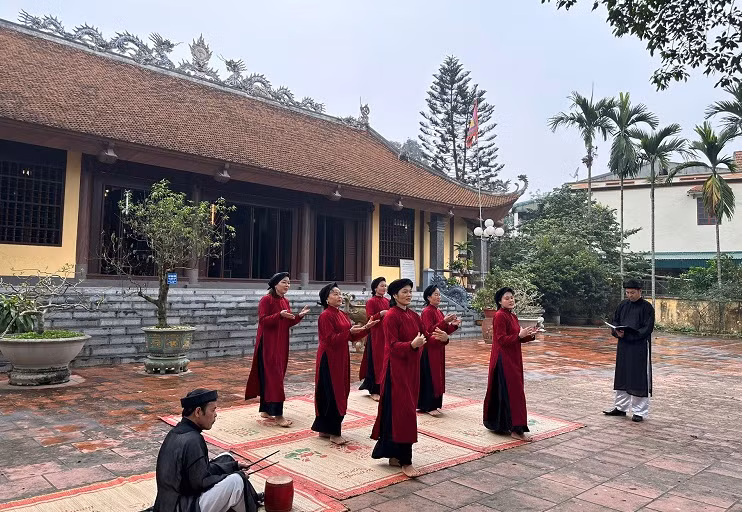 Nha nghien cuu am nhac Nguyen Quang Long gioi thieu di san hat Xoan-Hinh-3
