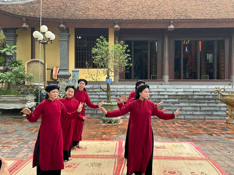 Nha nghien cuu am nhac Nguyen Quang Long gioi thieu di san hat Xoan-Hinh-2