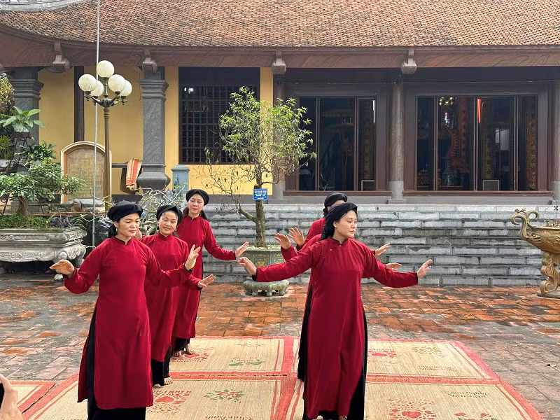 Nha nghien cuu am nhac Nguyen Quang Long gioi thieu di san hat Xoan-Hinh-2