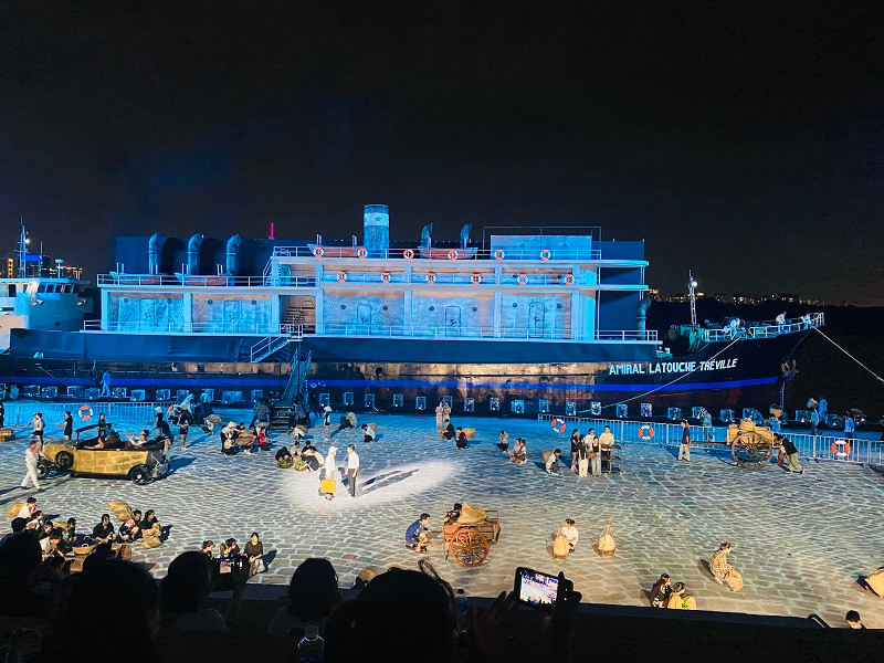 Hon 1000 nguoi tap luyen cho vo dai nhac kich “Chuyen tau huyen thoai”-Hinh-2