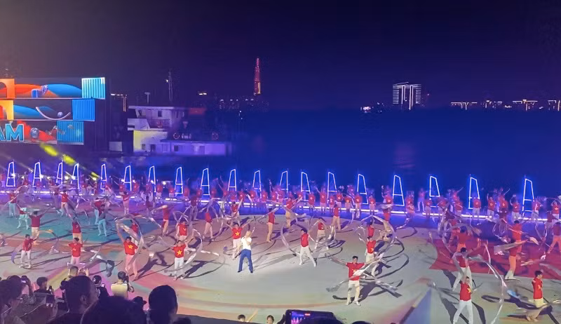 Hon 1000 nguoi tap luyen cho vo dai nhac kich “Chuyen tau huyen thoai”-Hinh-4