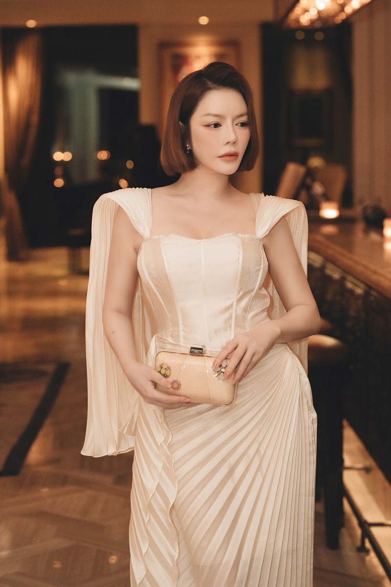 Xuất hiện tại sự kiện của Liên minh châu Âu mang tên Europe Day được tổ chức ở TPHCM tối 16/5, Lý Nhã Kỳ gây ấn tượng với nhan sắc trẻ trung.