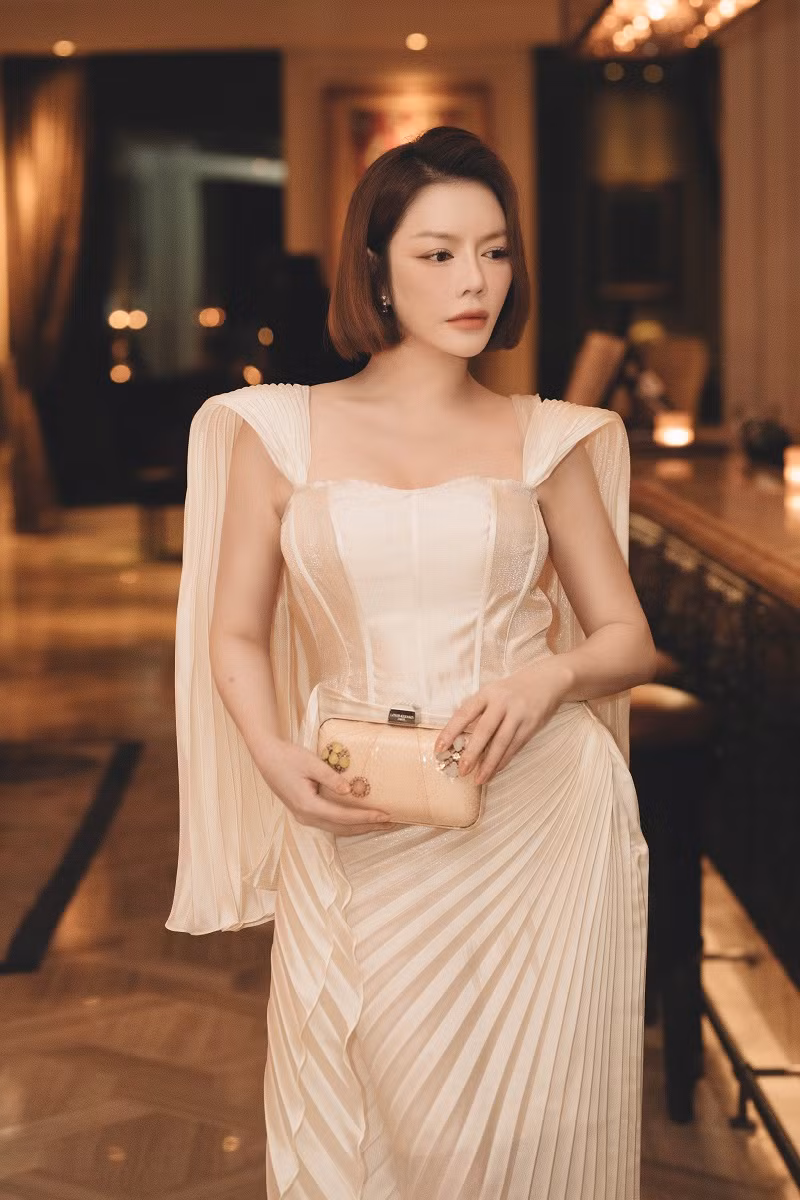 Xuất hiện tại sự kiện của Liên minh châu Âu mang tên Europe Day được tổ chức ở TPHCM tối 16/5, Lý Nhã Kỳ gây ấn tượng với nhan sắc trẻ trung.