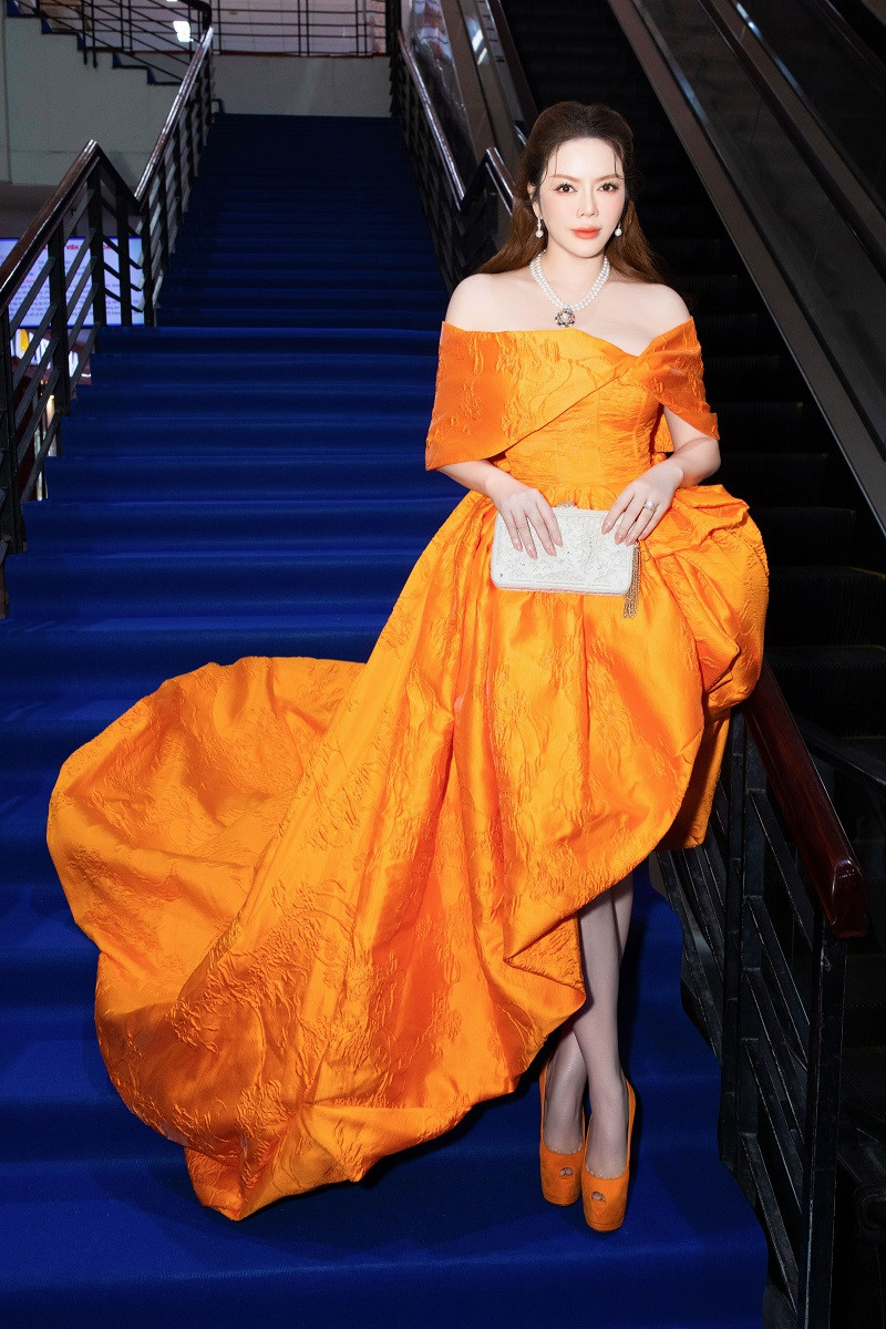 Với sự đầu tư chỉn chu, Lý Nhã Kỳ được xem là hình mẫu cho phong cách thời trang sang trọng, quý phái.