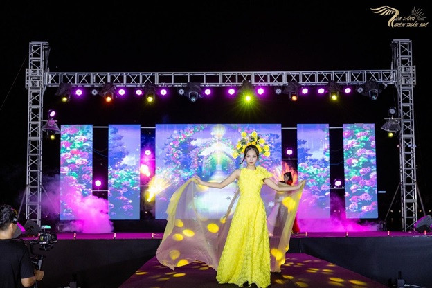 Chan dung tan Quan quan Toa sang thien than nhi mua 5-Hinh-5