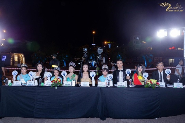 Chan dung tan Quan quan Toa sang thien than nhi mua 5