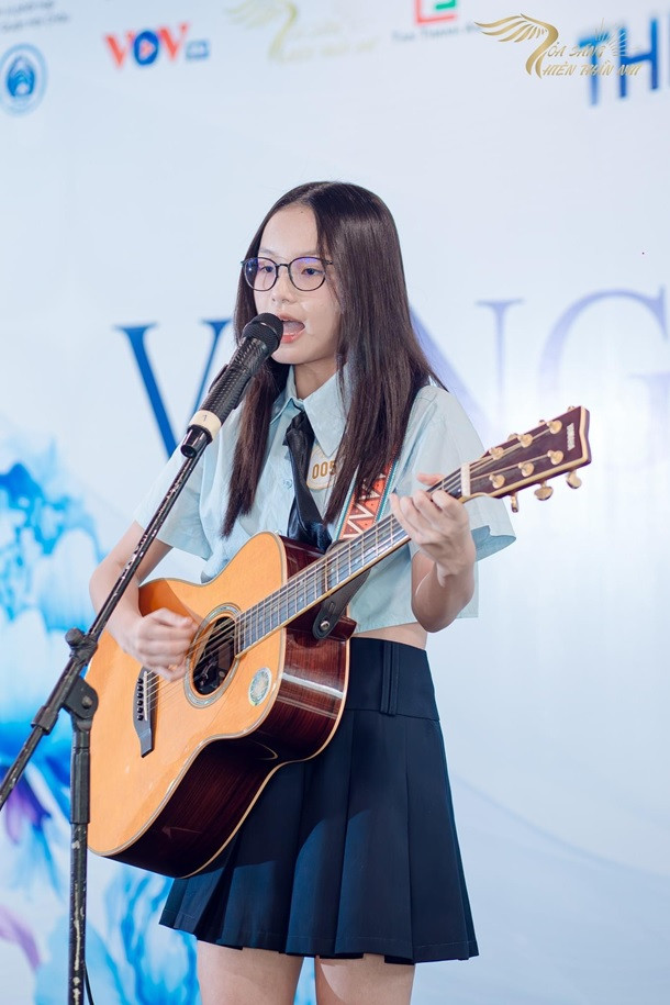 Chan dung tan Quan quan Toa sang thien than nhi mua 5-Hinh-6